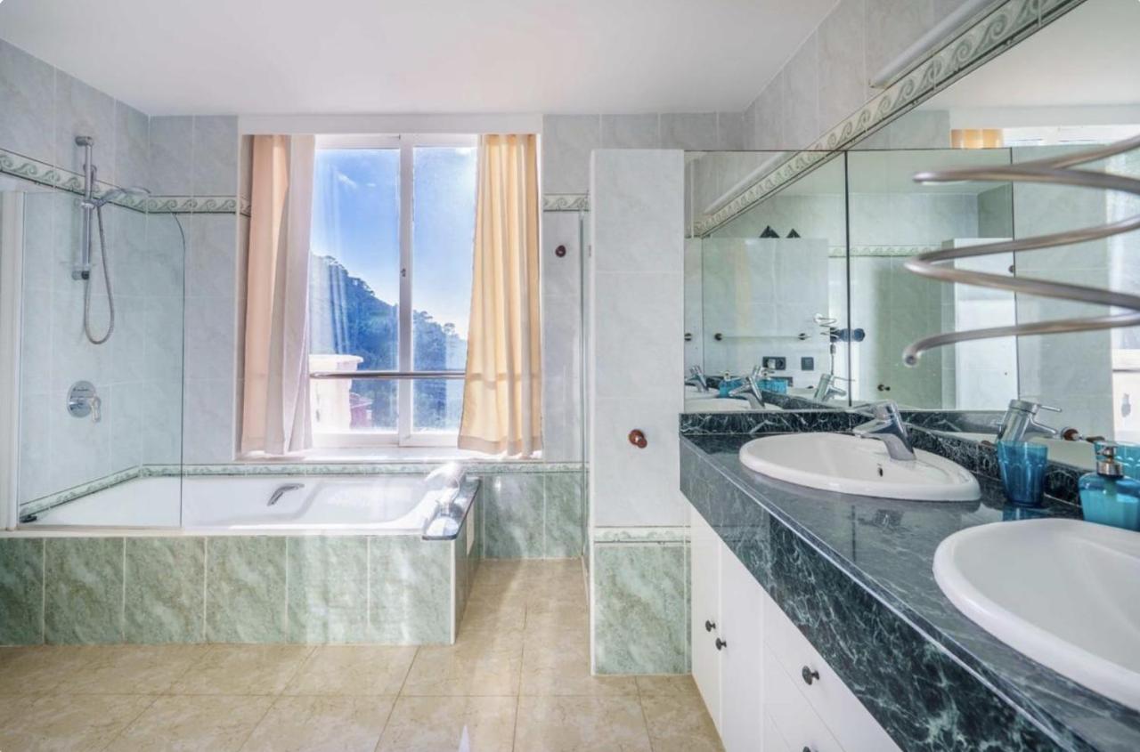 Camp De Mar, Sea View Villa *